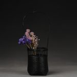Giỏ hoa tre đan Hanaire 33 x 15 x 11 cm – đen, kèm ống lót
